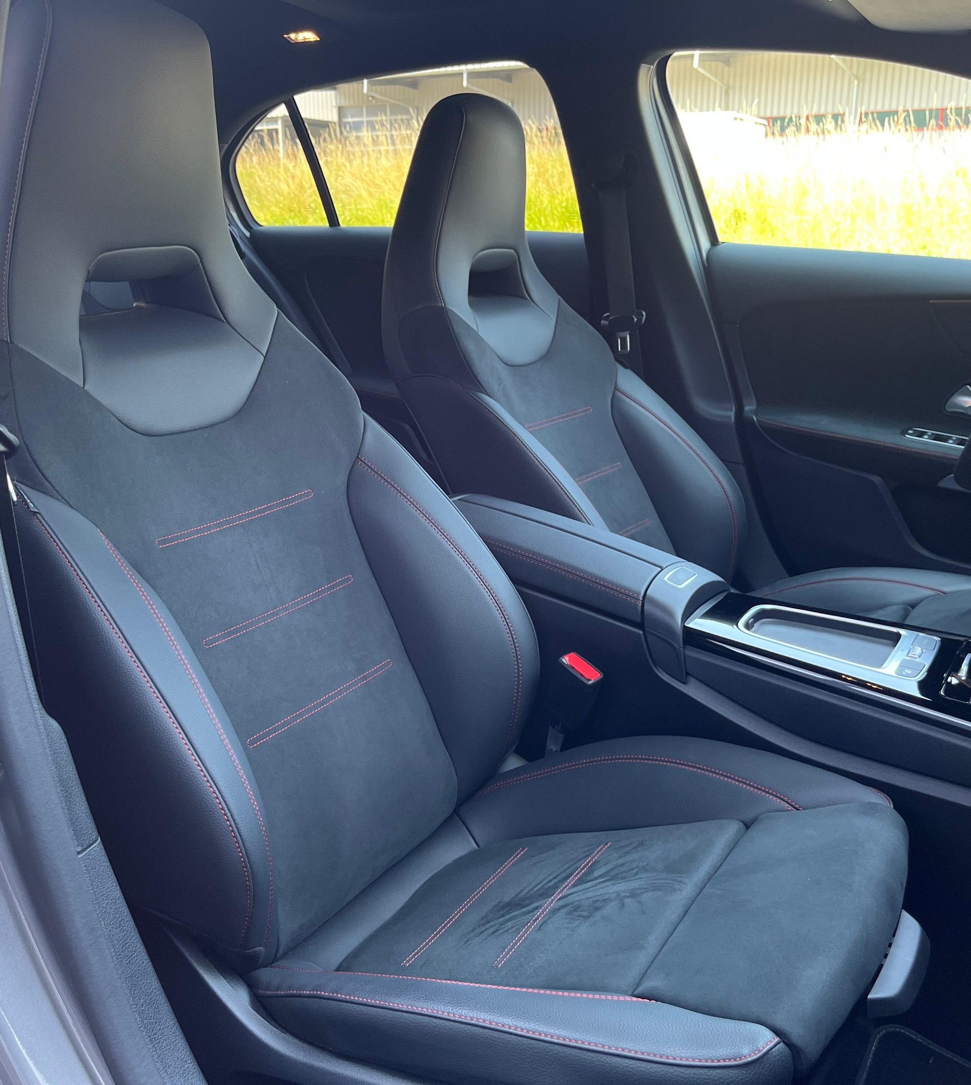 MERCEDES-BENZ A 250e AMG Line 8G-DCT-image-10