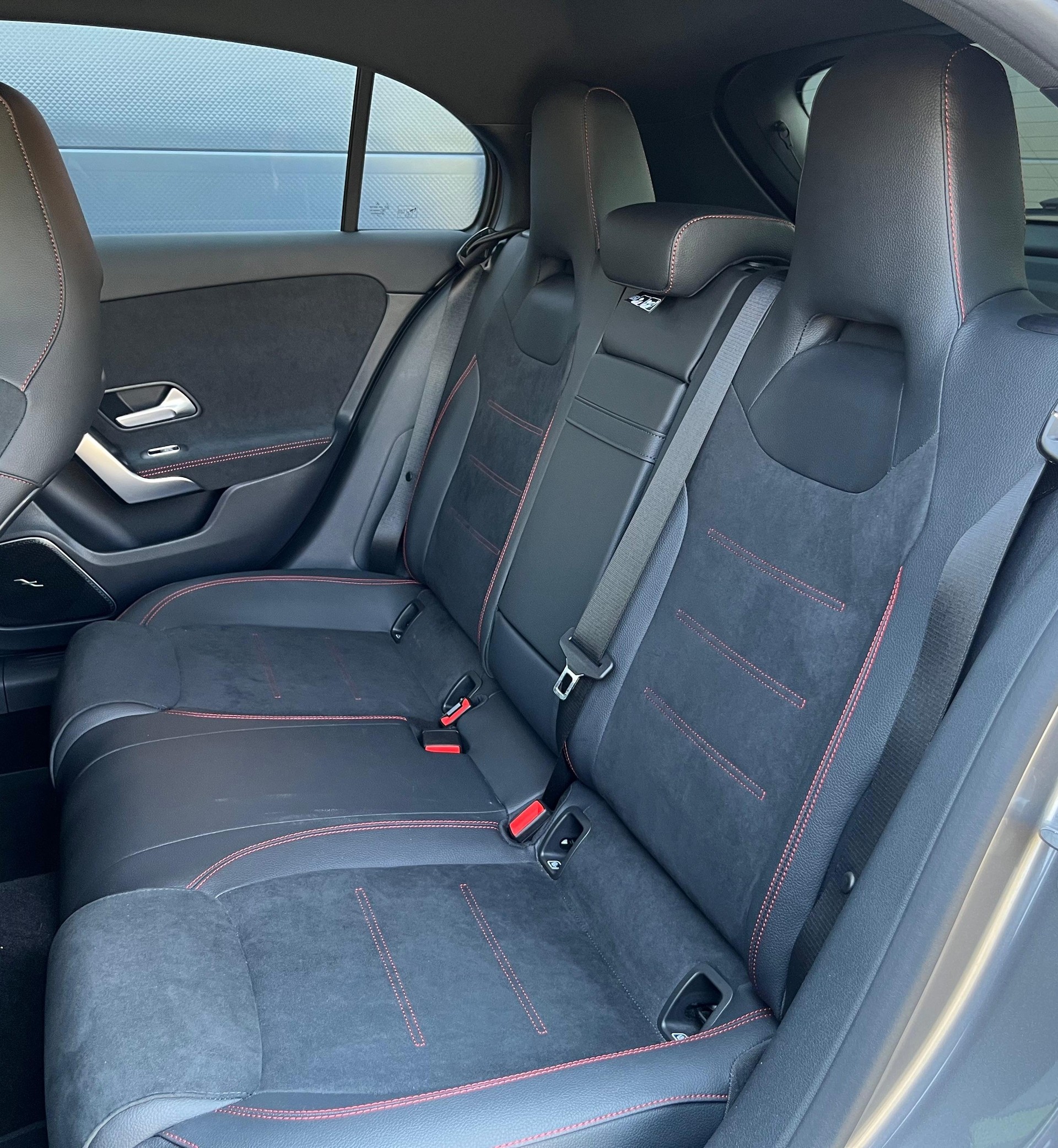 MERCEDES-BENZ A 250e AMG Line 8G-DCT-image-9