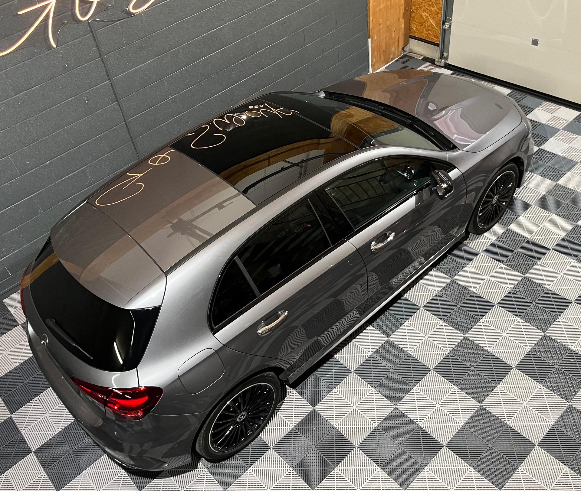 MERCEDES-BENZ A 250e AMG Line 8G-DCT-image-2