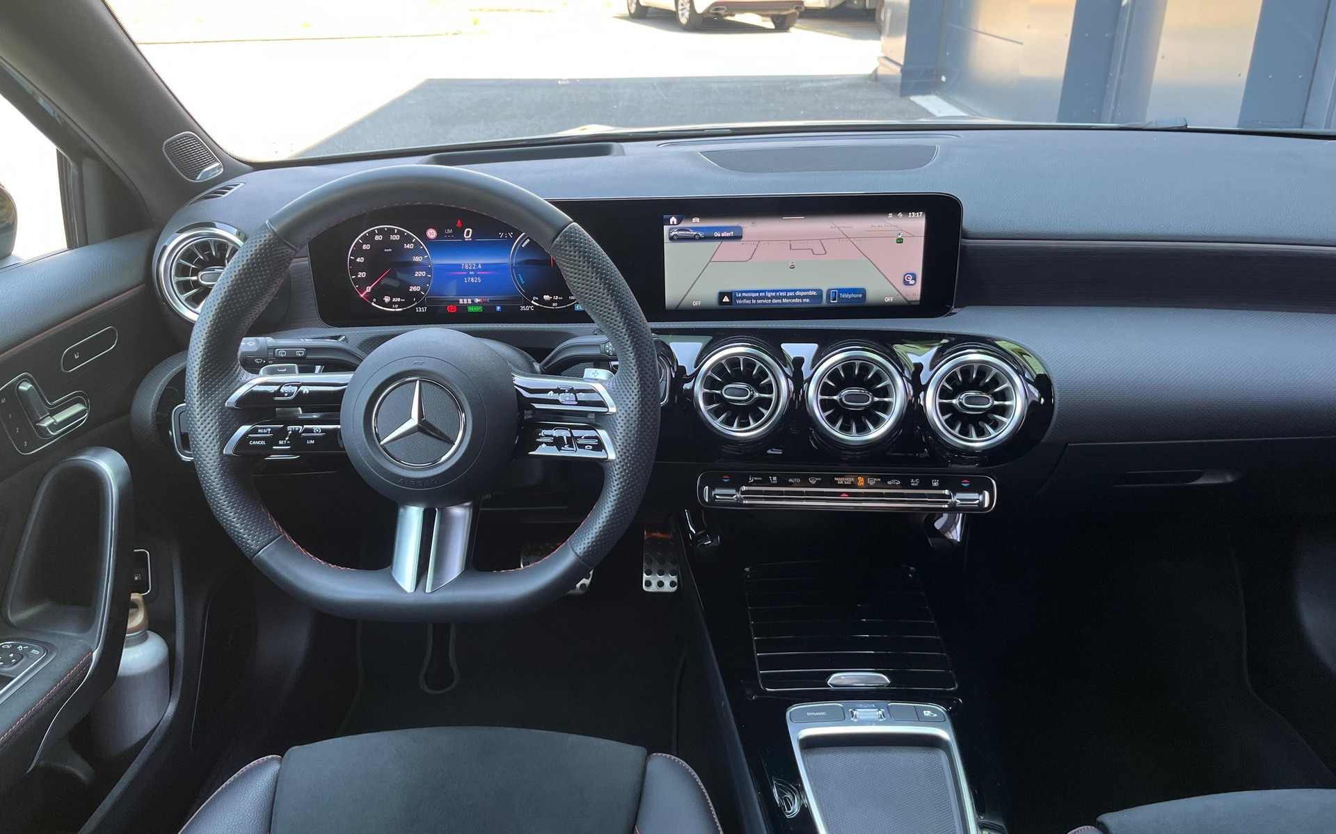 MERCEDES-BENZ A 250e AMG Line 8G-DCT-image-12