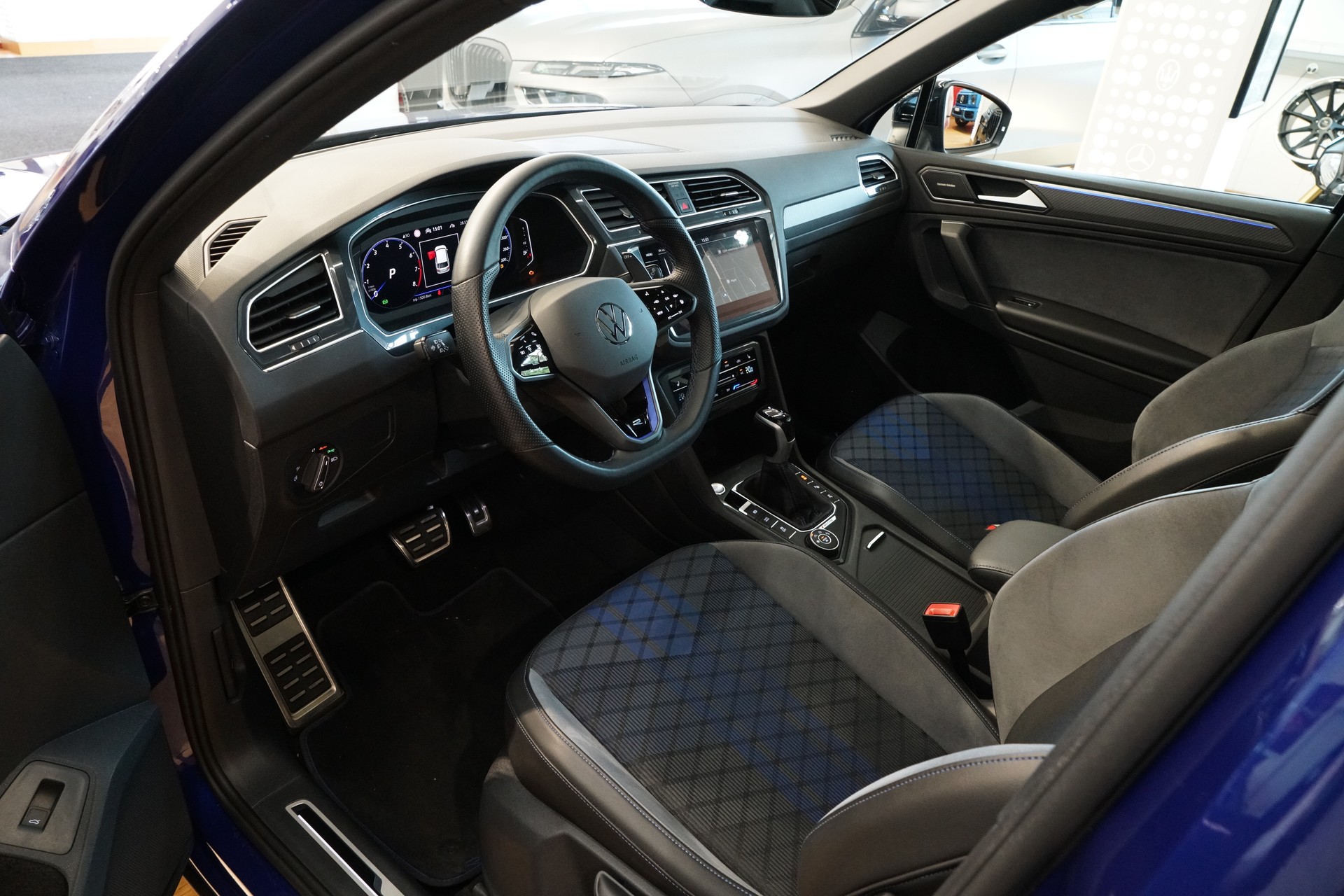 VW Tiguan 2.0TSI R 4Motion DSG "Akrapovic"-image-11