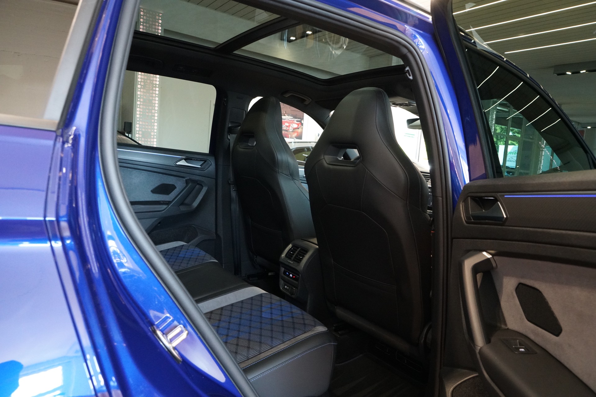 VW Tiguan 2.0TSI R 4Motion DSG "Akrapovic"-image-21
