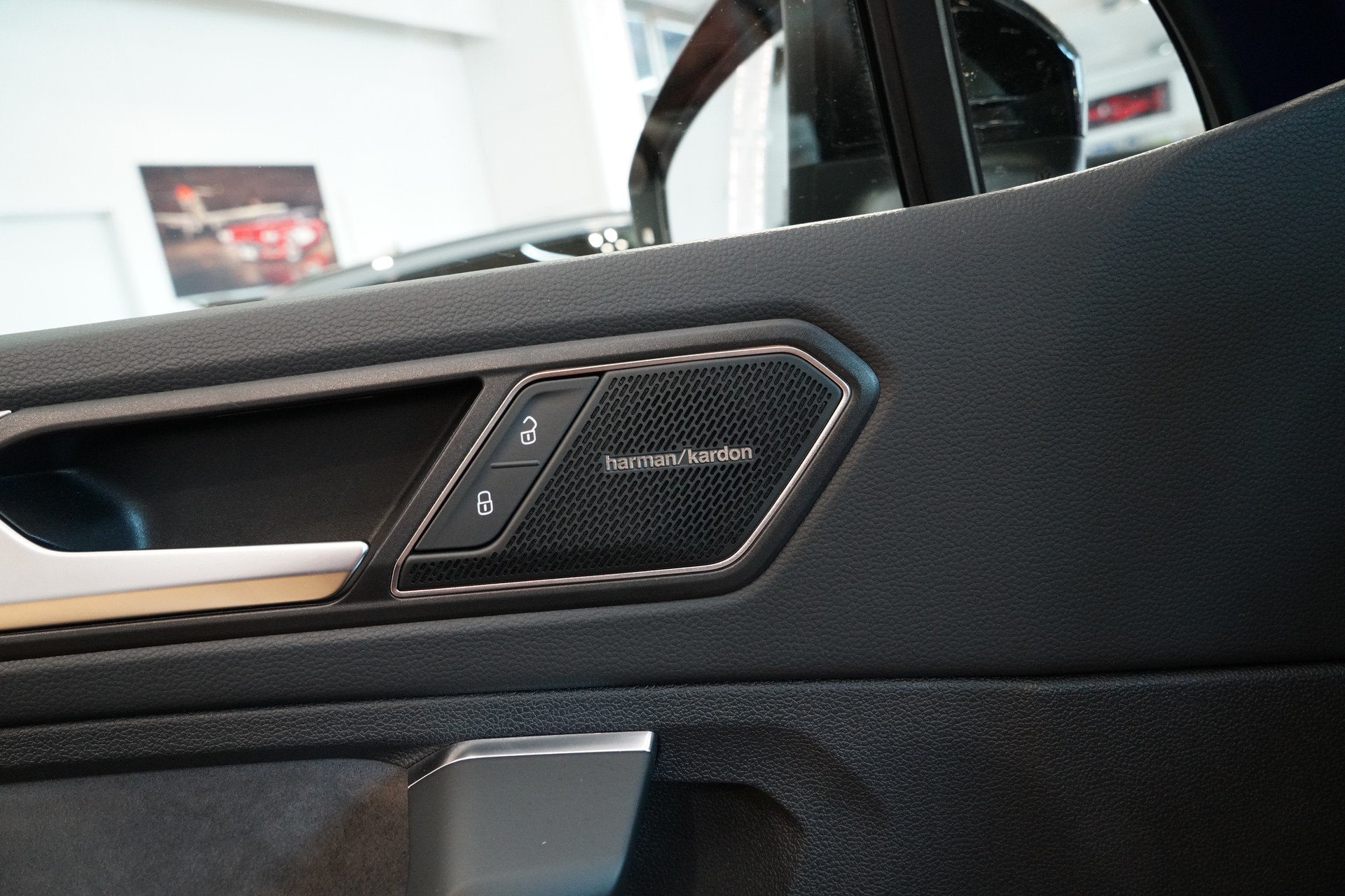 VW Tiguan 2.0TSI R 4Motion DSG "Akrapovic"-image-19