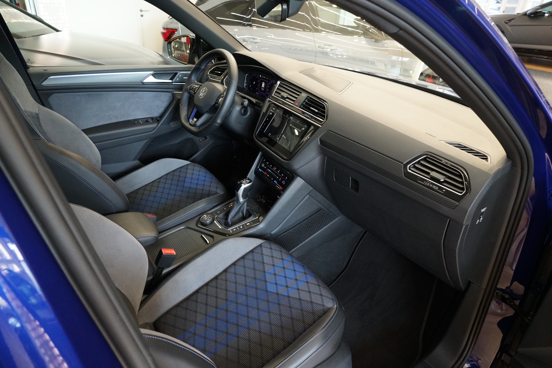 VW Tiguan 2.0TSI R 4Motion DSG "Akrapovic"-image-13