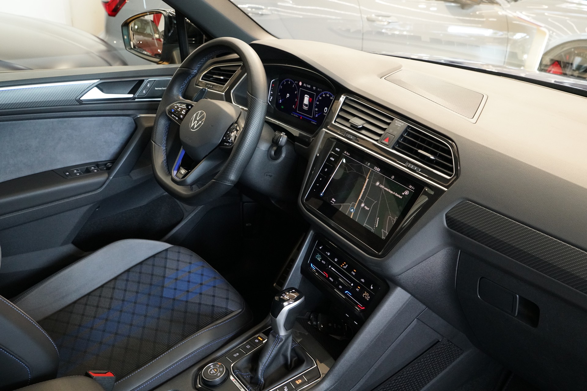 VW Tiguan 2.0TSI R 4Motion DSG "Akrapovic"-image-24