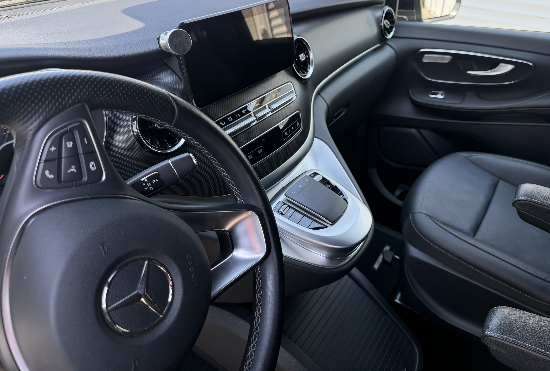 MERCEDES-BENZ V 300 d Avantgarde lang 4matic-image-5