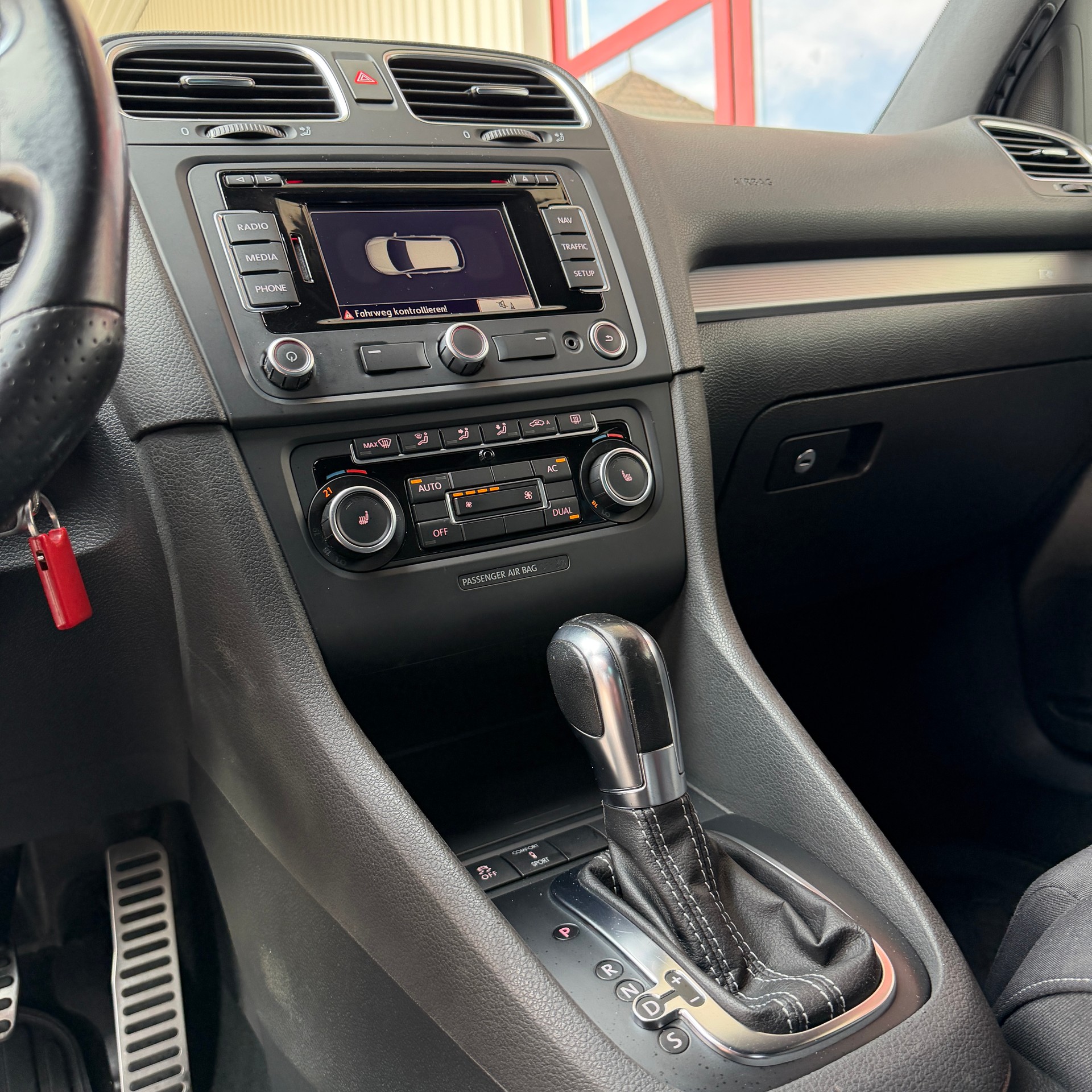 VW Golf 2.0 TSI R 4Motion DSG-image-11