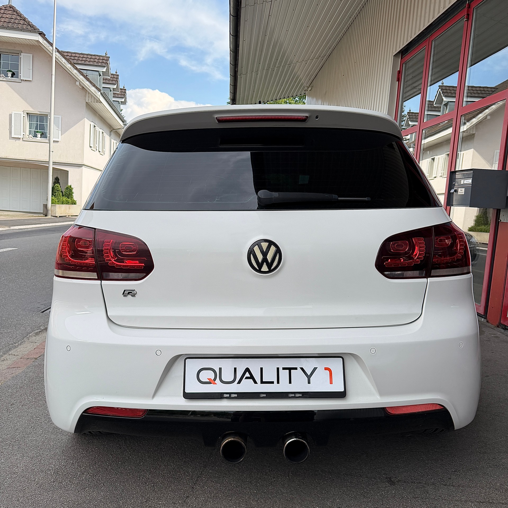 VW Golf 2.0 TSI R 4Motion DSG-image-4
