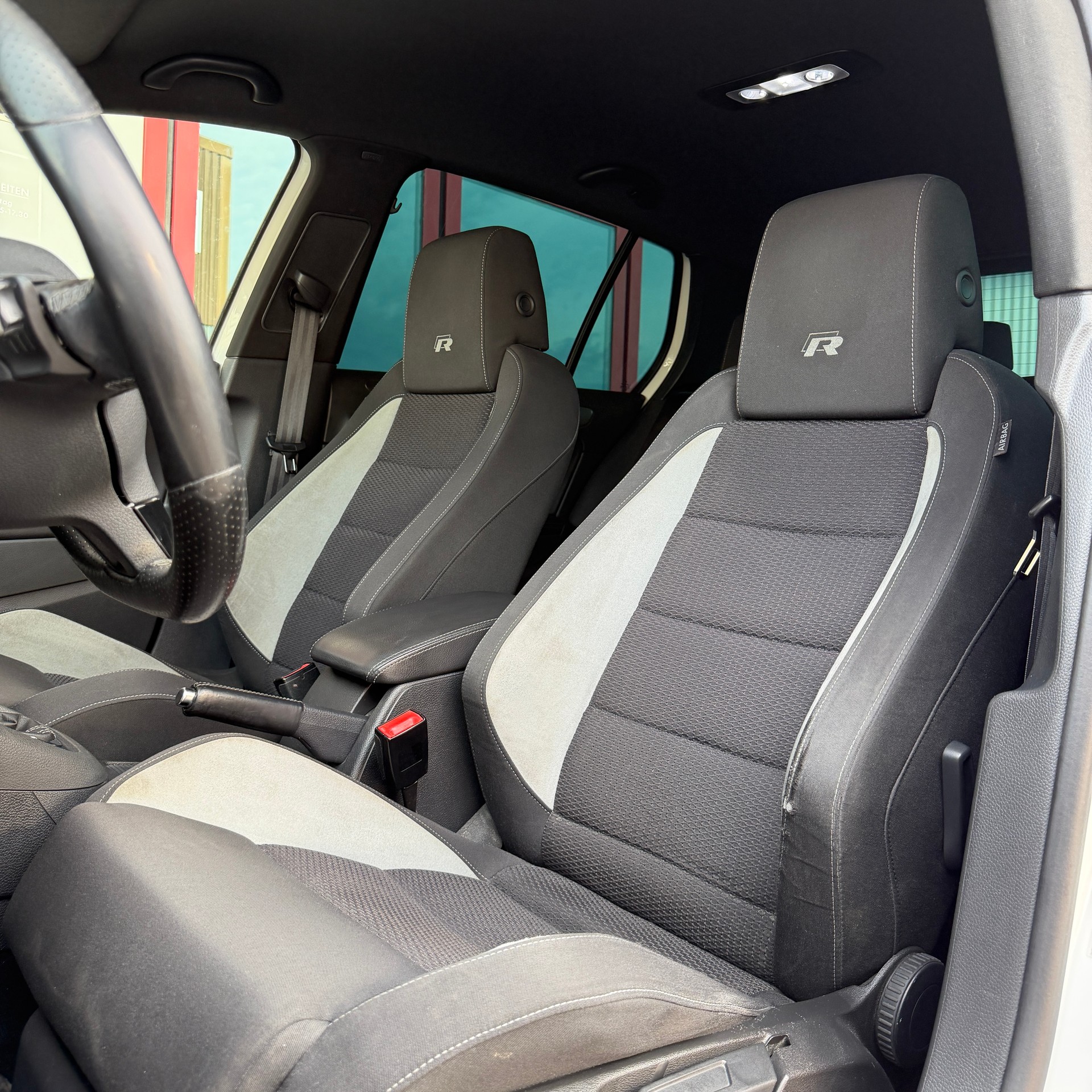 VW Golf 2.0 TSI R 4Motion DSG-image-12