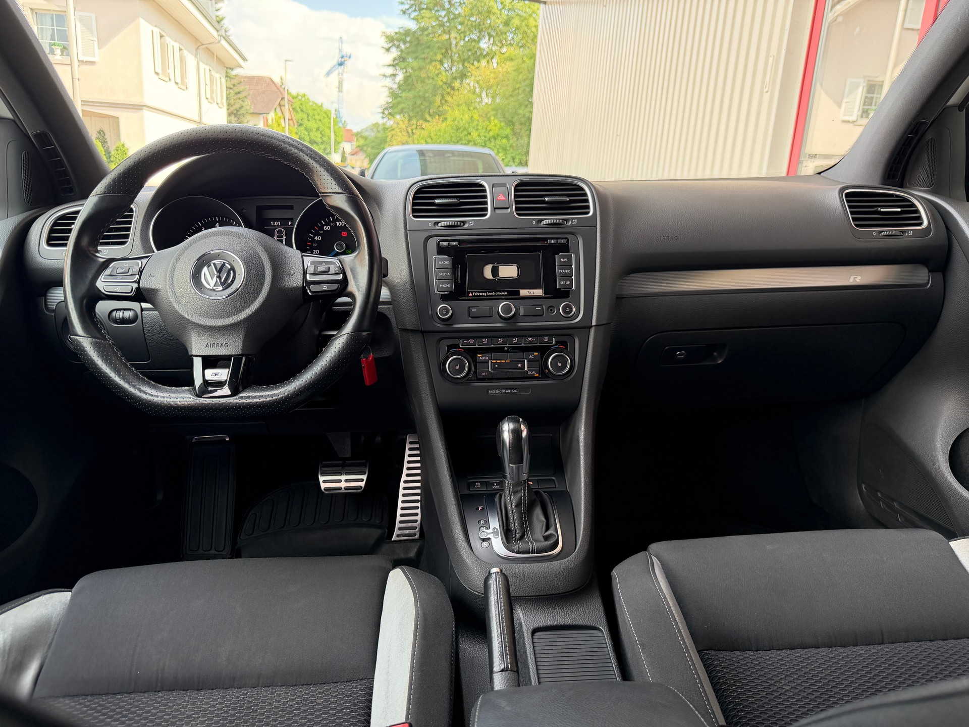 VW Golf 2.0 TSI R 4Motion DSG-image-9
