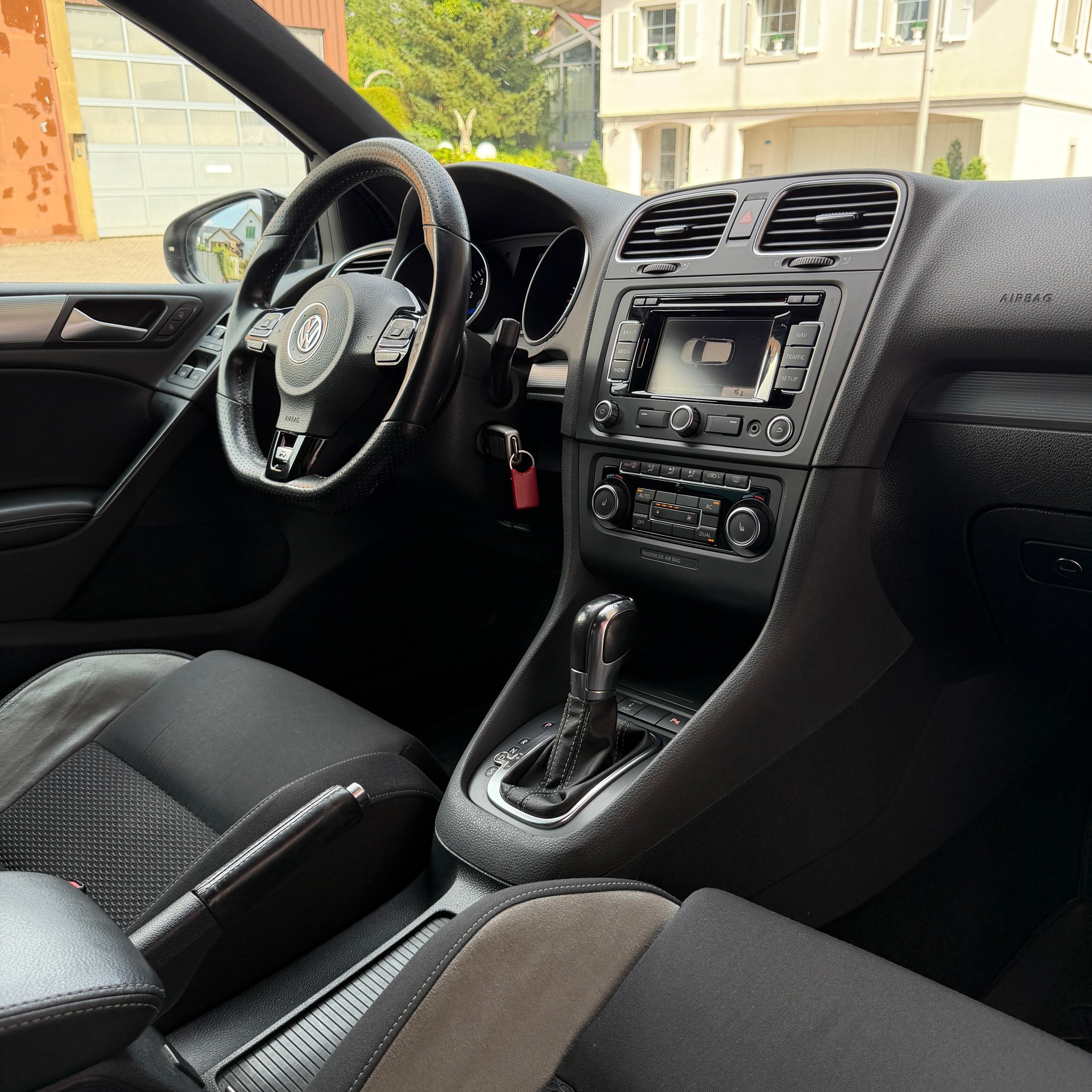 VW Golf 2.0 TSI R 4Motion DSG-image-10
