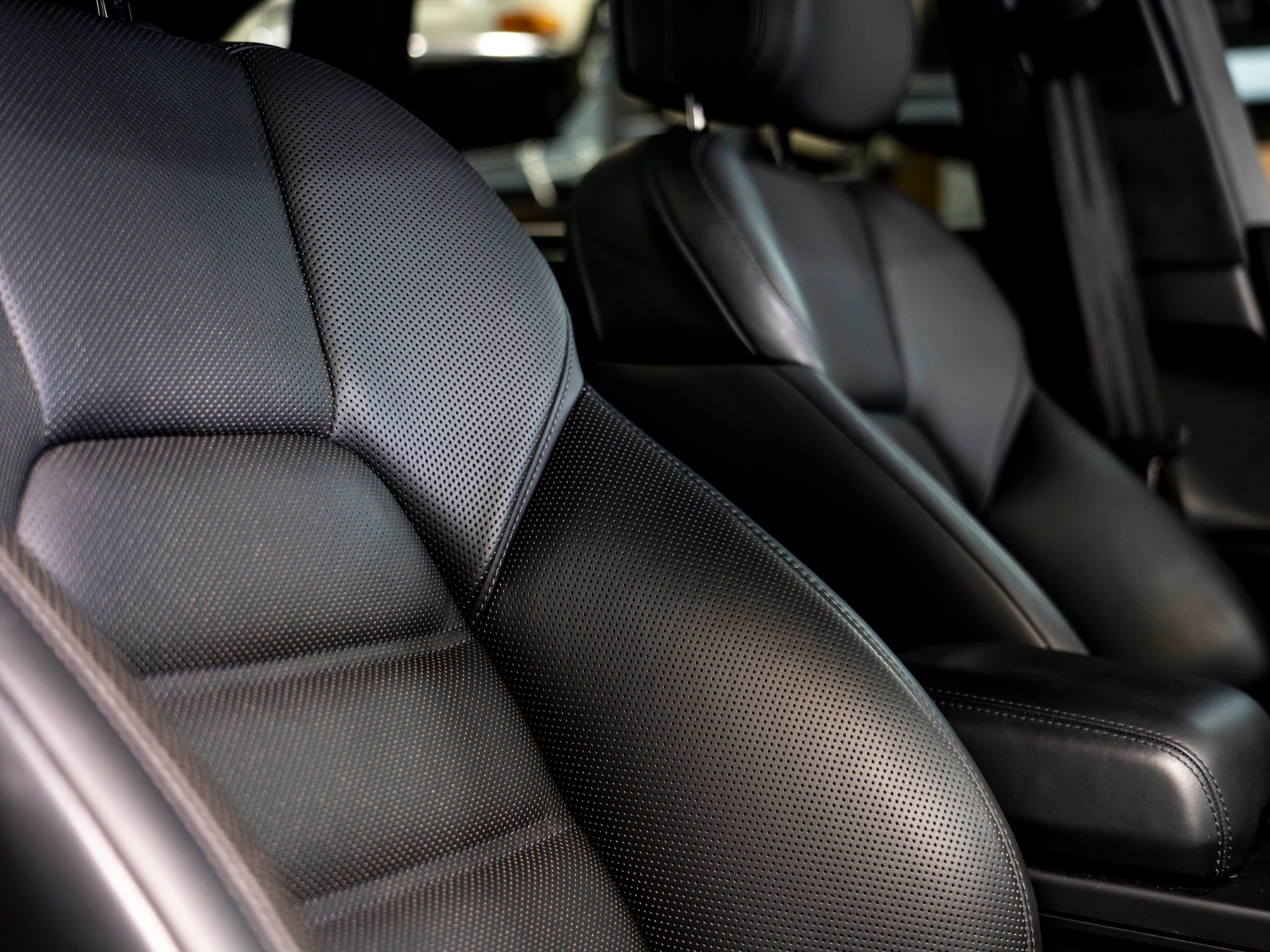 PORSCHE Macan Turbo PDK-image-26