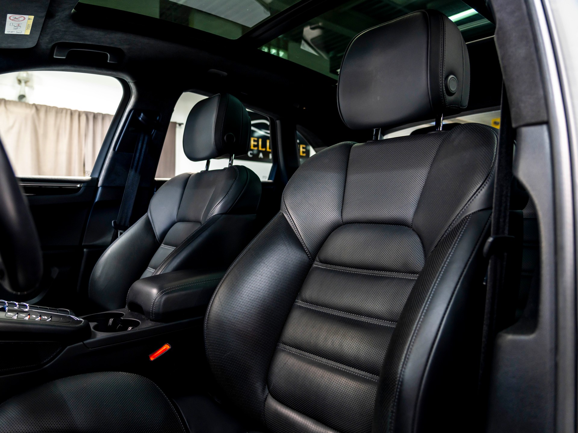 PORSCHE Macan Turbo PDK-image-15