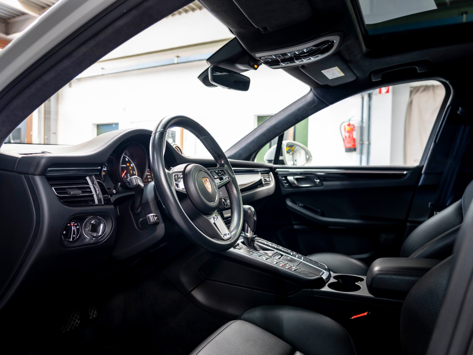 PORSCHE Macan Turbo PDK-image-12