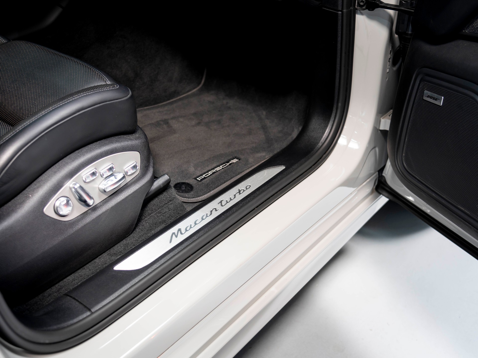 PORSCHE Macan Turbo PDK-image-27