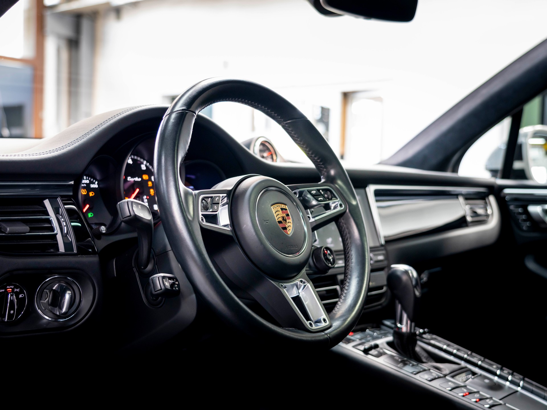 PORSCHE Macan Turbo PDK-image-13