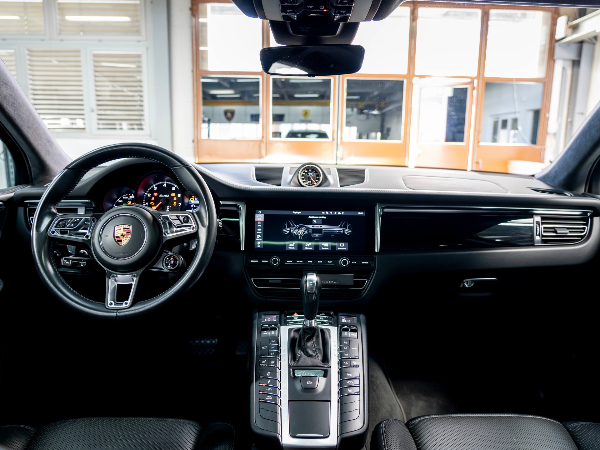 PORSCHE Macan Turbo PDK-image-23