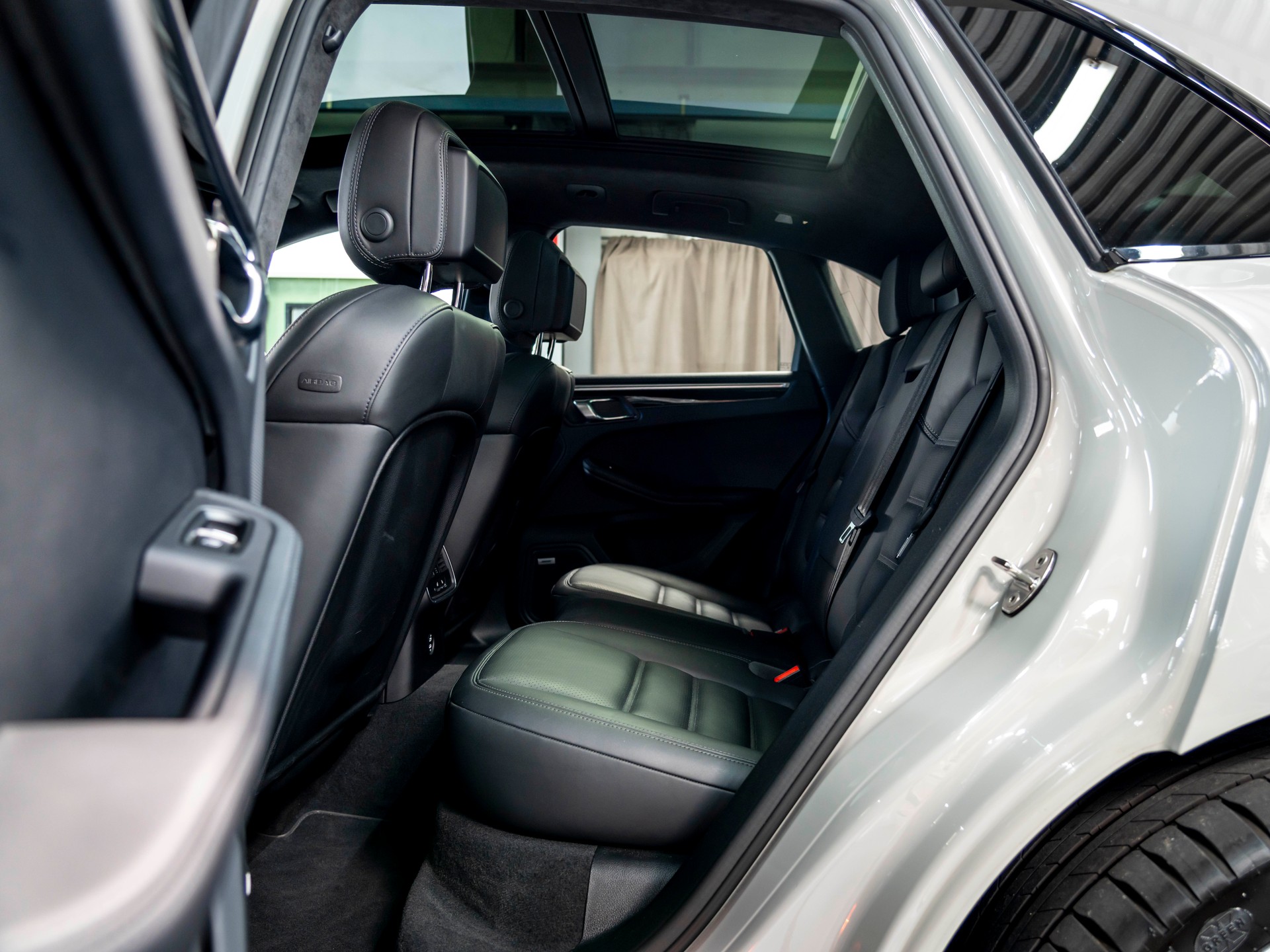 PORSCHE Macan Turbo PDK-image-22