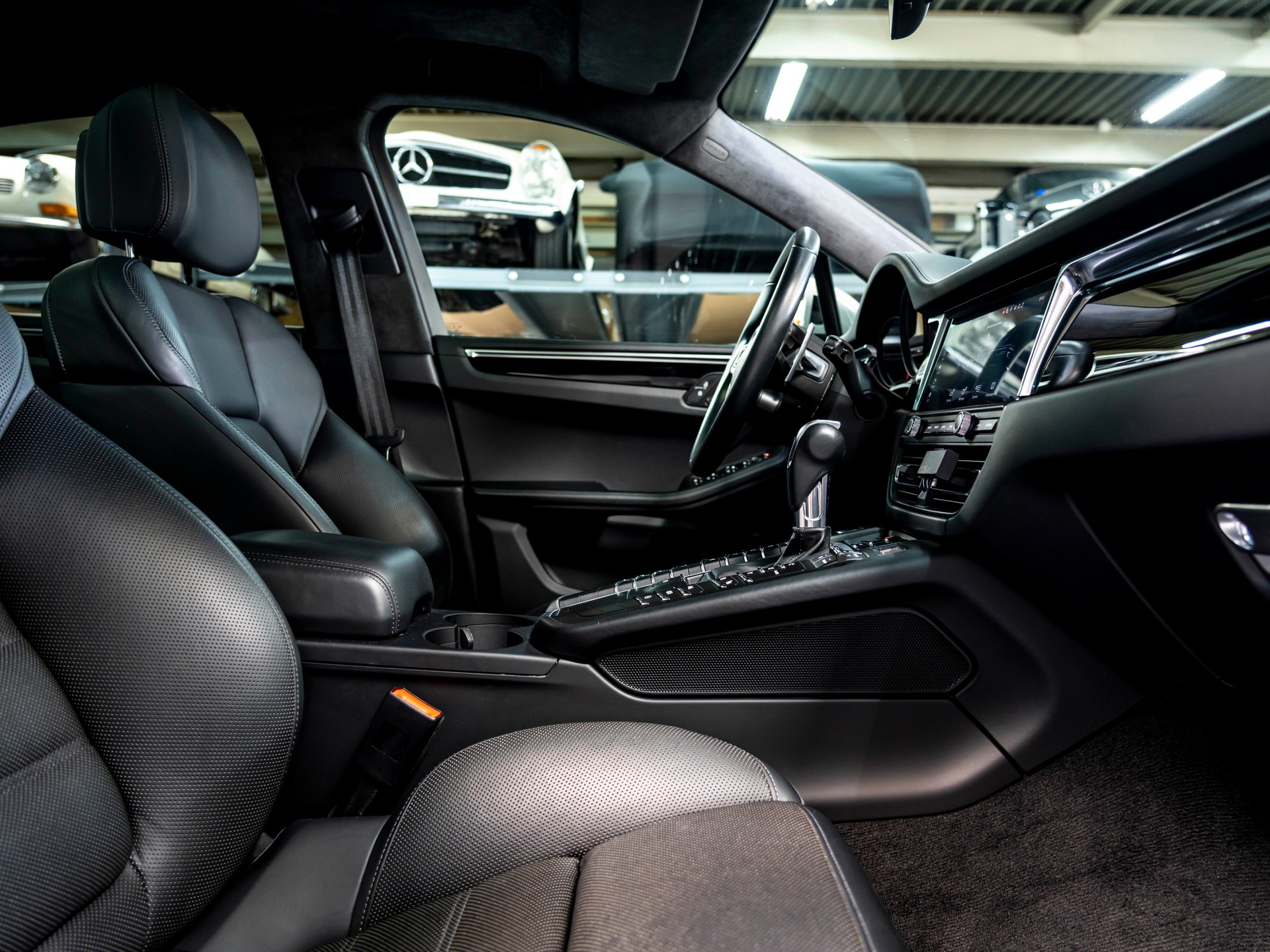 PORSCHE Macan Turbo PDK-image-25