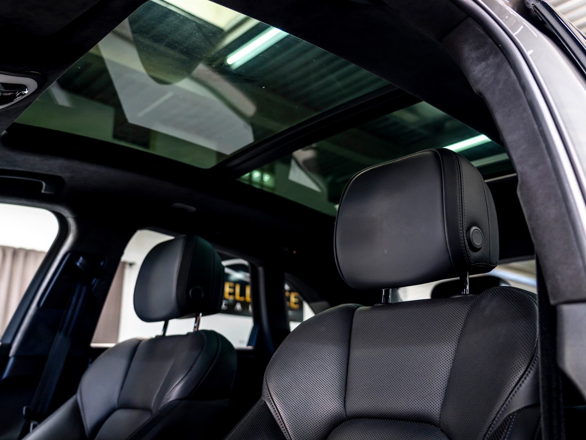 PORSCHE Macan Turbo PDK-image-16