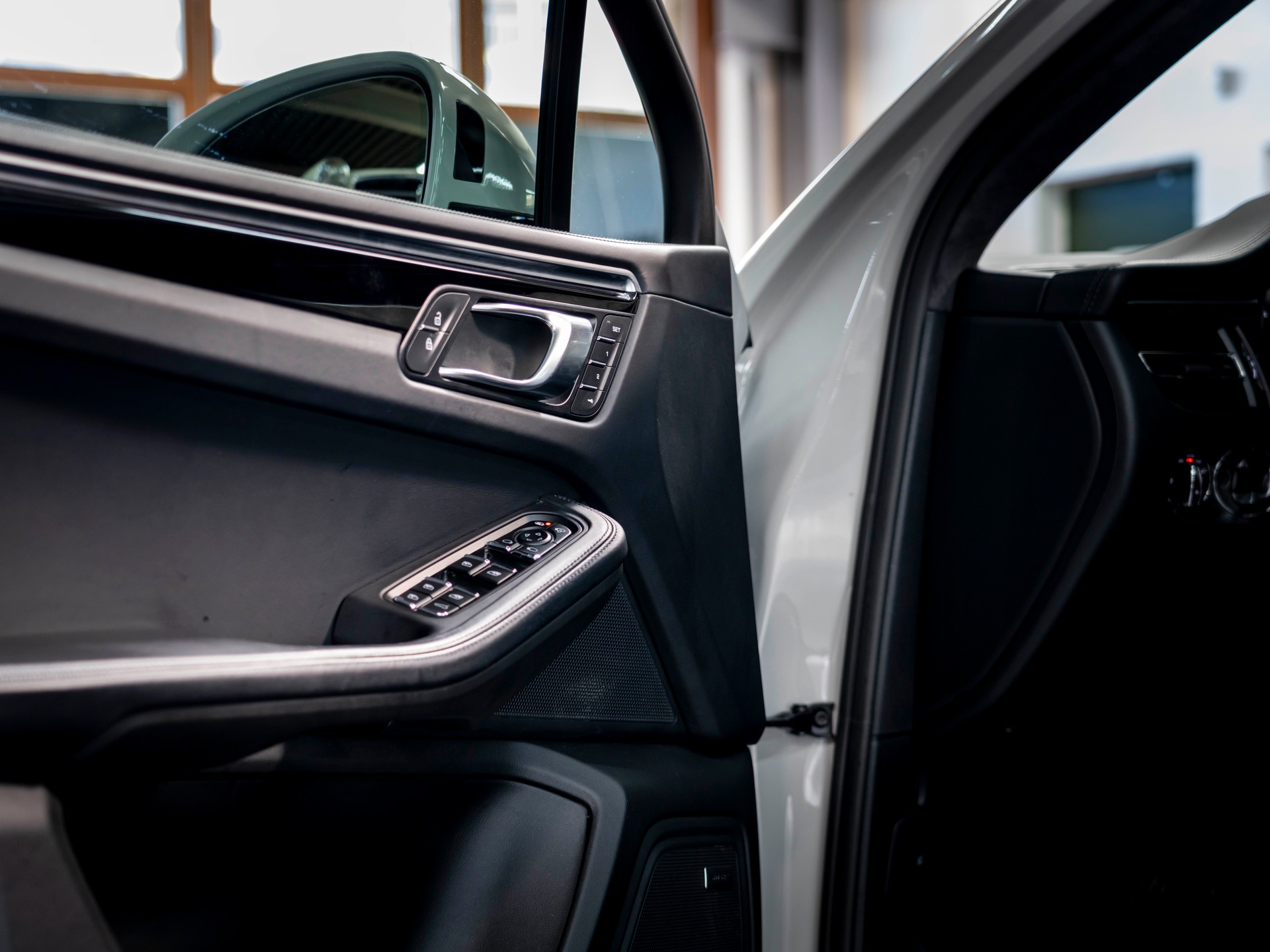 PORSCHE Macan Turbo PDK-image-19