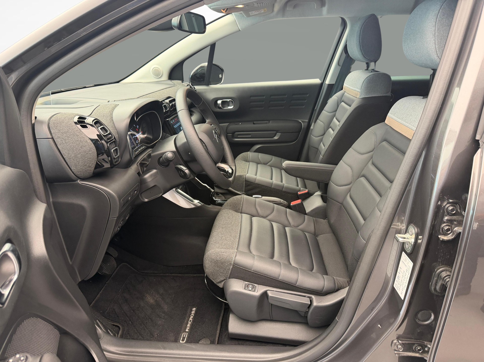 CITROEN C3 Aircross 1.2 PureTech 130 Swiss Edition-image-9