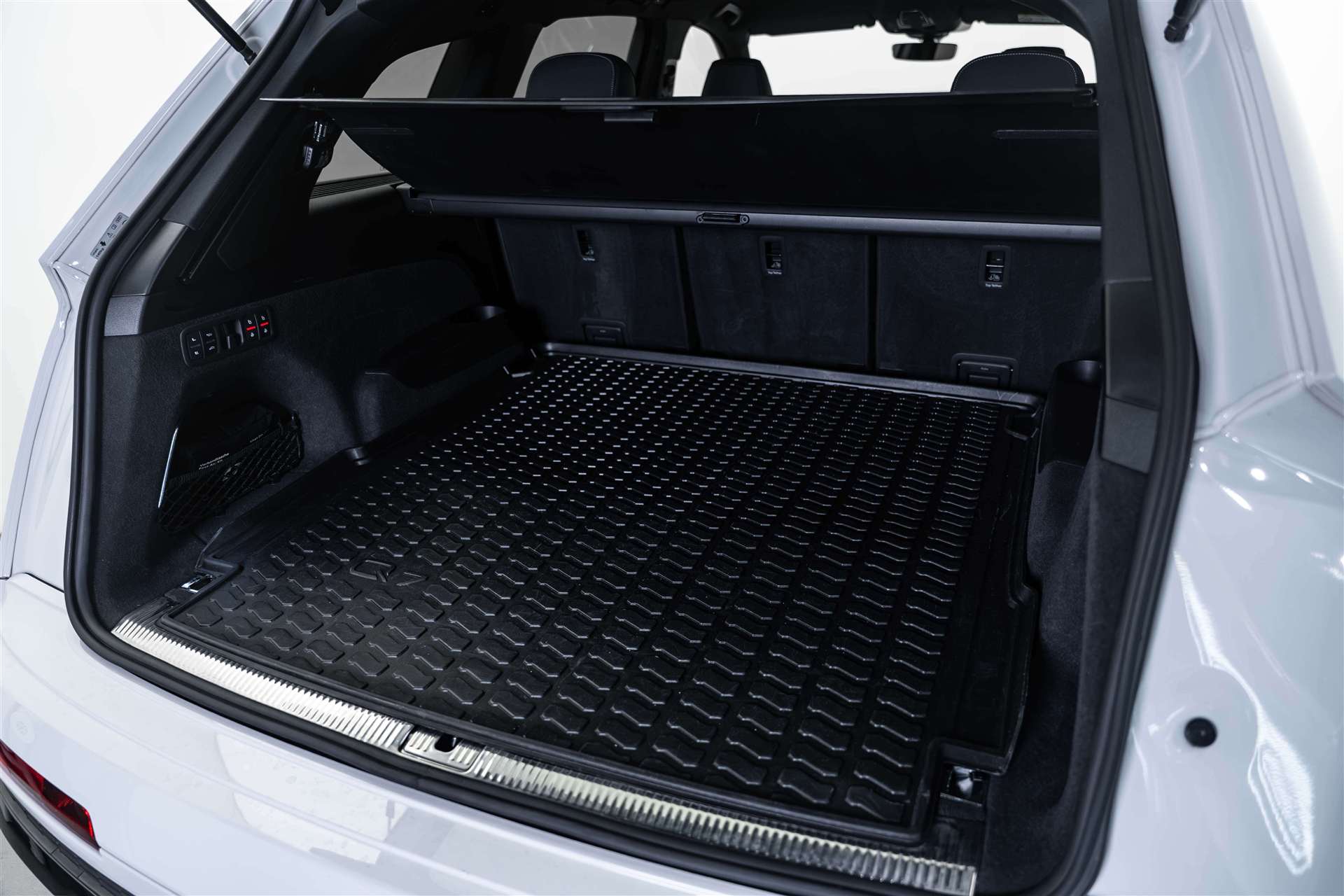 AUDI SQ7 4.0 TDI quattro tiptronic 7-Plätzer 435PS-image-4