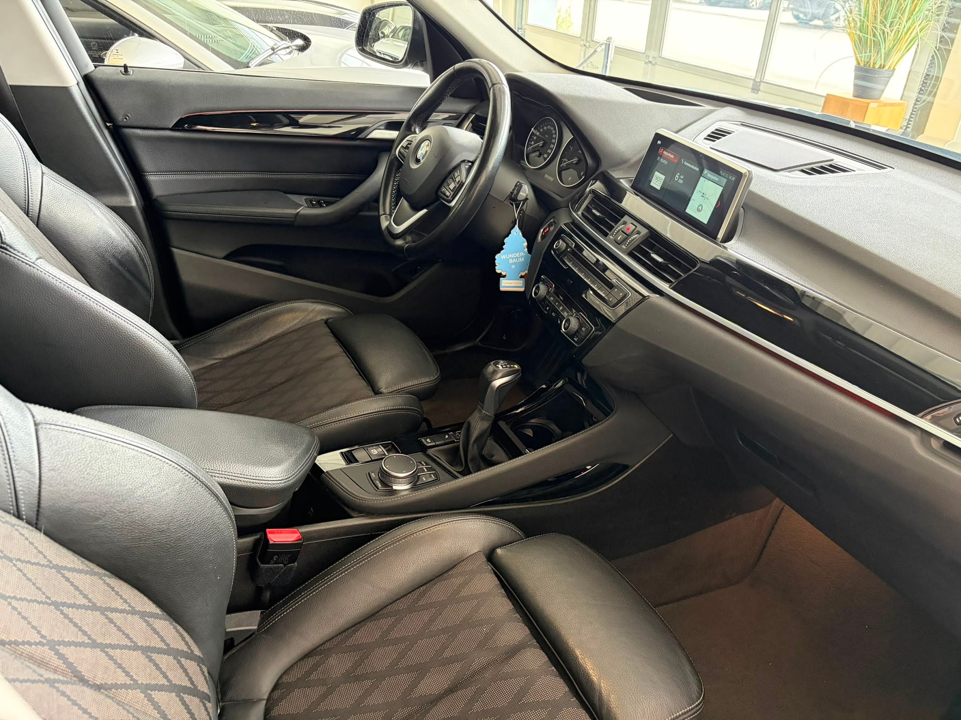 BMW X1 xDrive 18d xLine Steptronic-image-6
