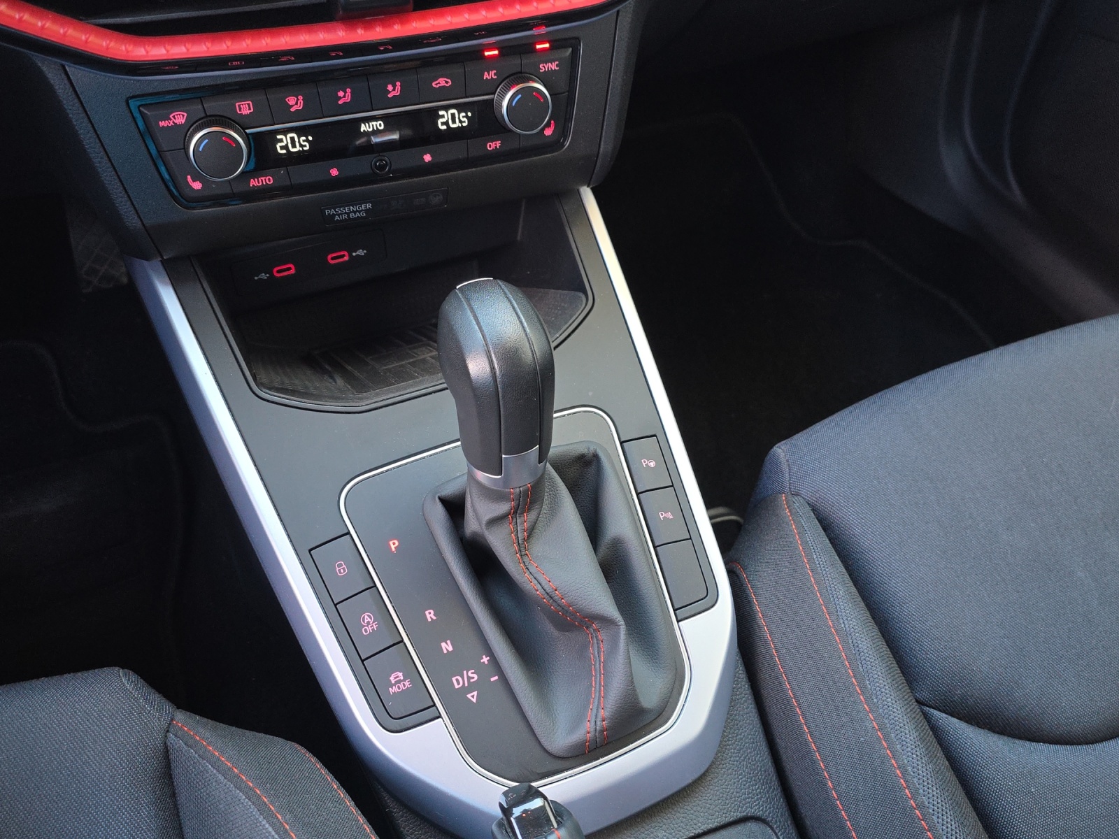 SEAT Arona 1.5 Eco TSI 150PS FR DSG mit AHK, Rückfahrkamera, Navi, Full LED, ACC, usw.-image-25