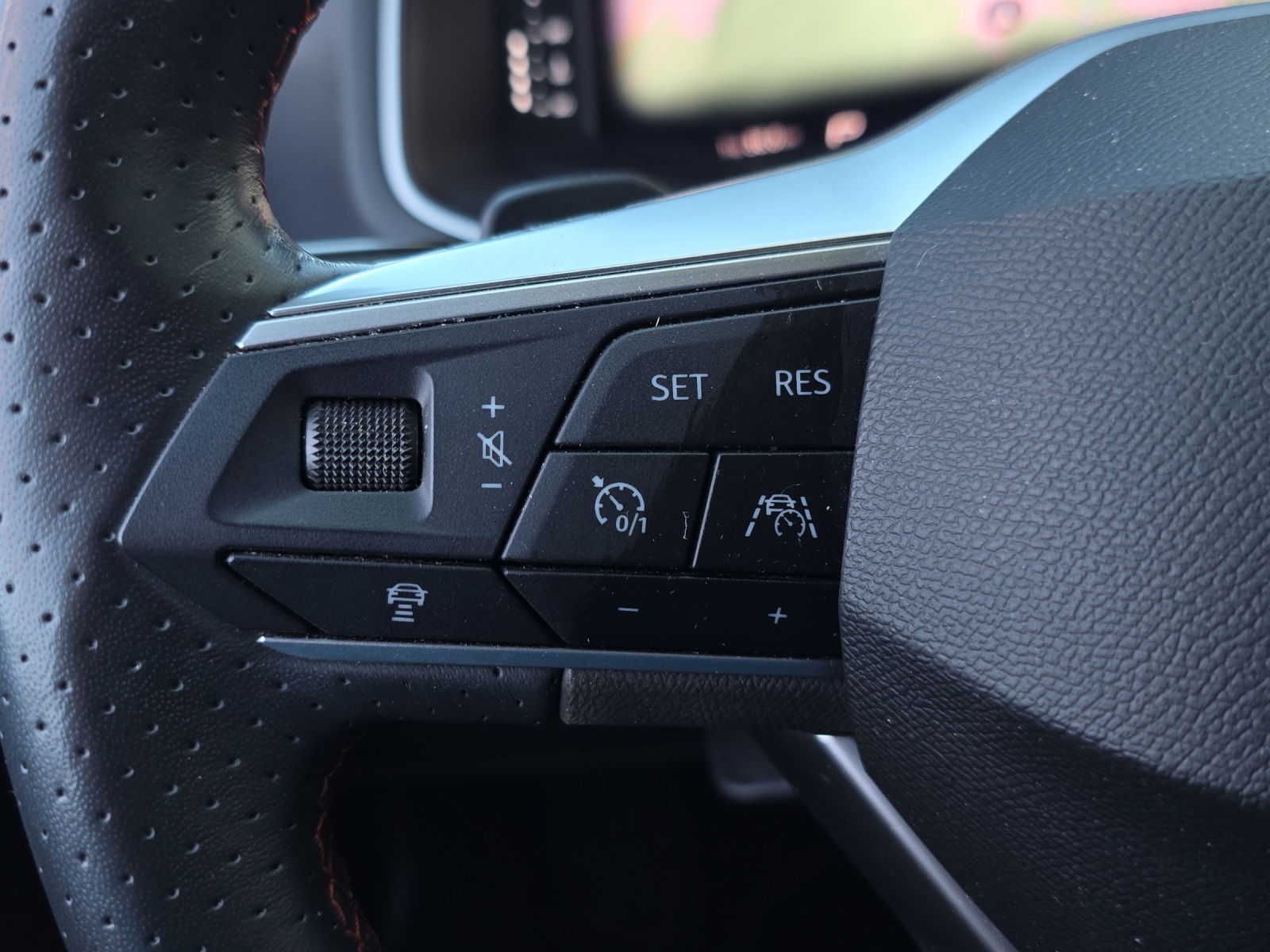 SEAT Arona 1.5 Eco TSI 150PS FR DSG mit AHK, Rückfahrkamera, Navi, Full LED, ACC, usw.-image-15