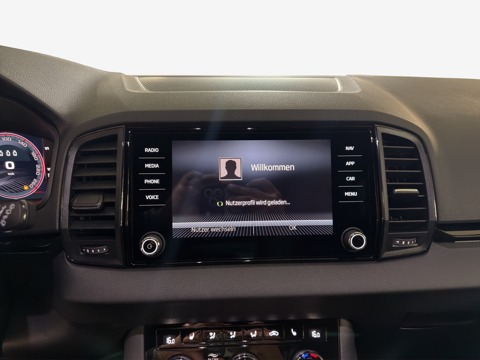 SKODA Karoq 2.0 TSI SportLine 4x4 DSG-image-10