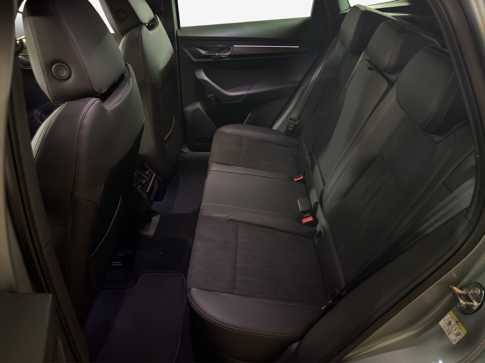 SKODA Karoq 2.0 TSI SportLine 4x4 DSG-image-11