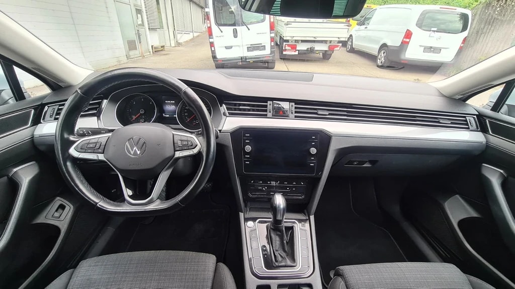 VW Passat Variant 2.0 TDI Business DSG ** Gr-Navi **RF-Kamera ** Sitzheizung ** PDC ** Frisch Ab MFK & Service **-image-15