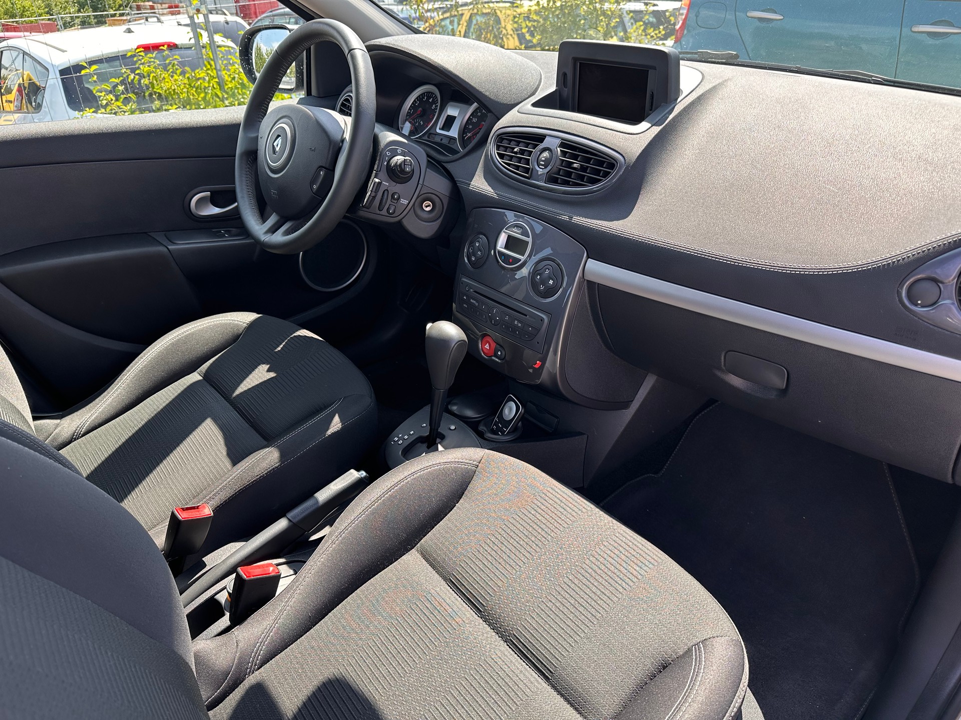 RENAULT Clio 1.6 16V Exception Automatic-image-6