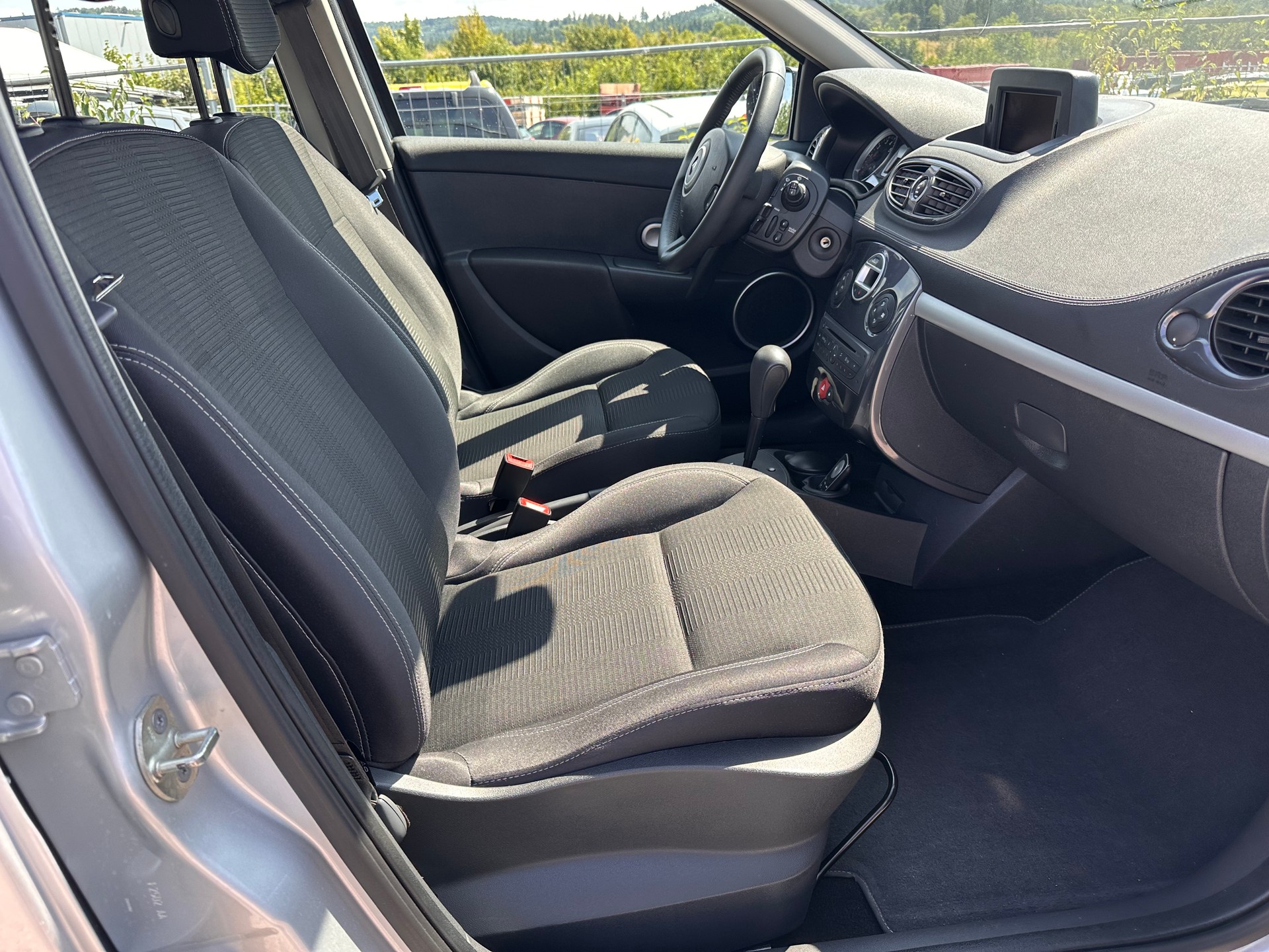 RENAULT Clio 1.6 16V Exception Automatic-image-5