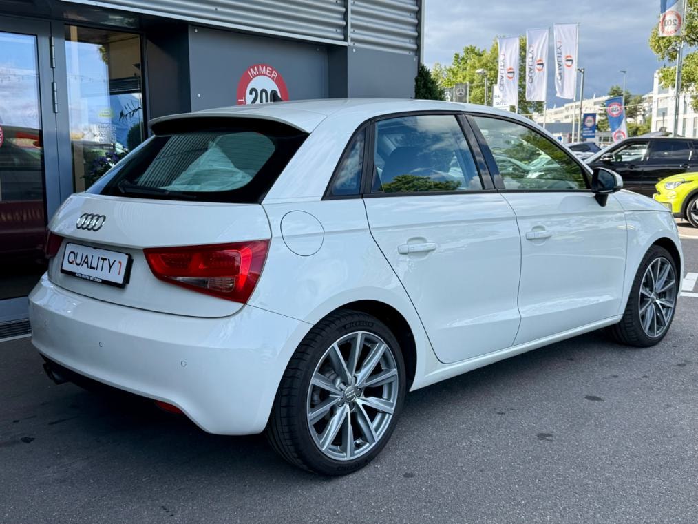 AUDI A1 Sportback 1.4 TFSI Ambition S-tronic-image-2