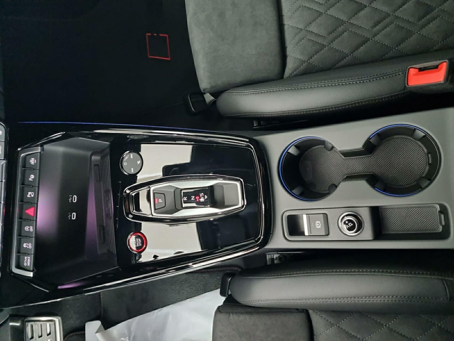 AUDI RS3 Sportback 2.5 TSI quattro S-tronic-image-14