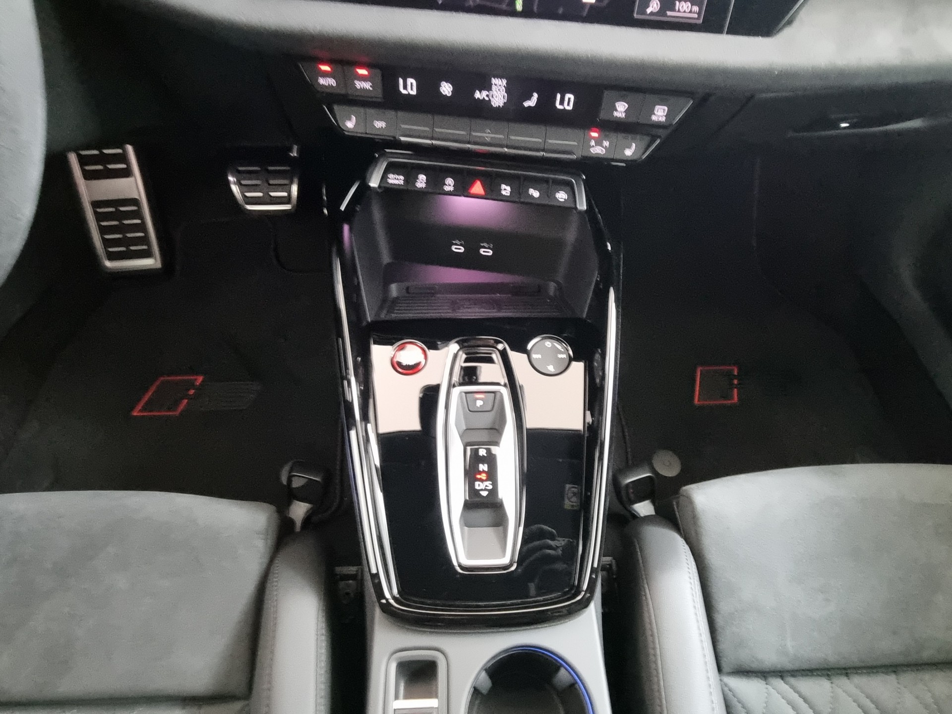 AUDI RS3 Sportback 2.5 TSI quattro S-tronic-image-9
