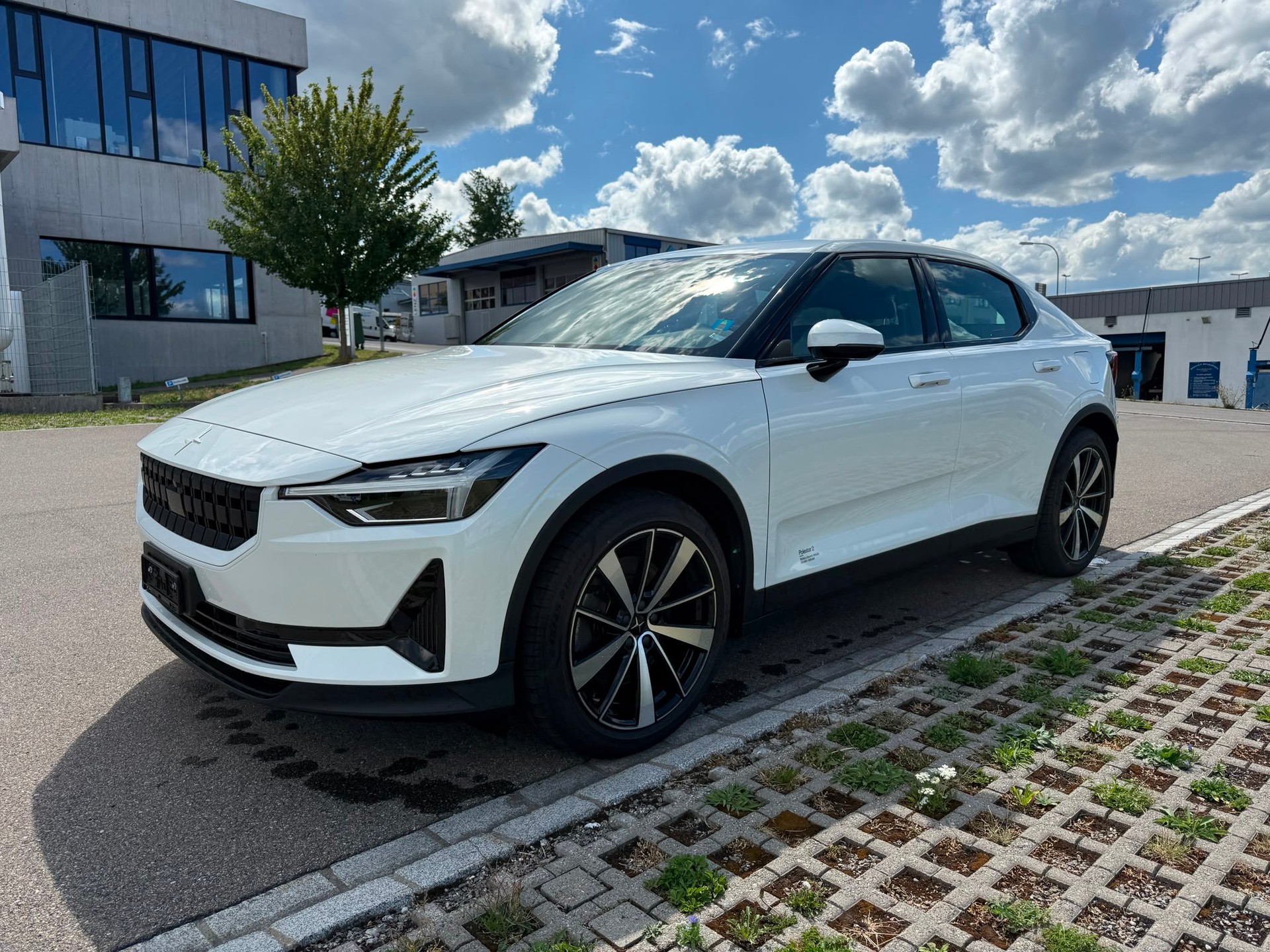 POLESTAR Polestar 2 Long Range Dual 78 kWh MY23-image-3