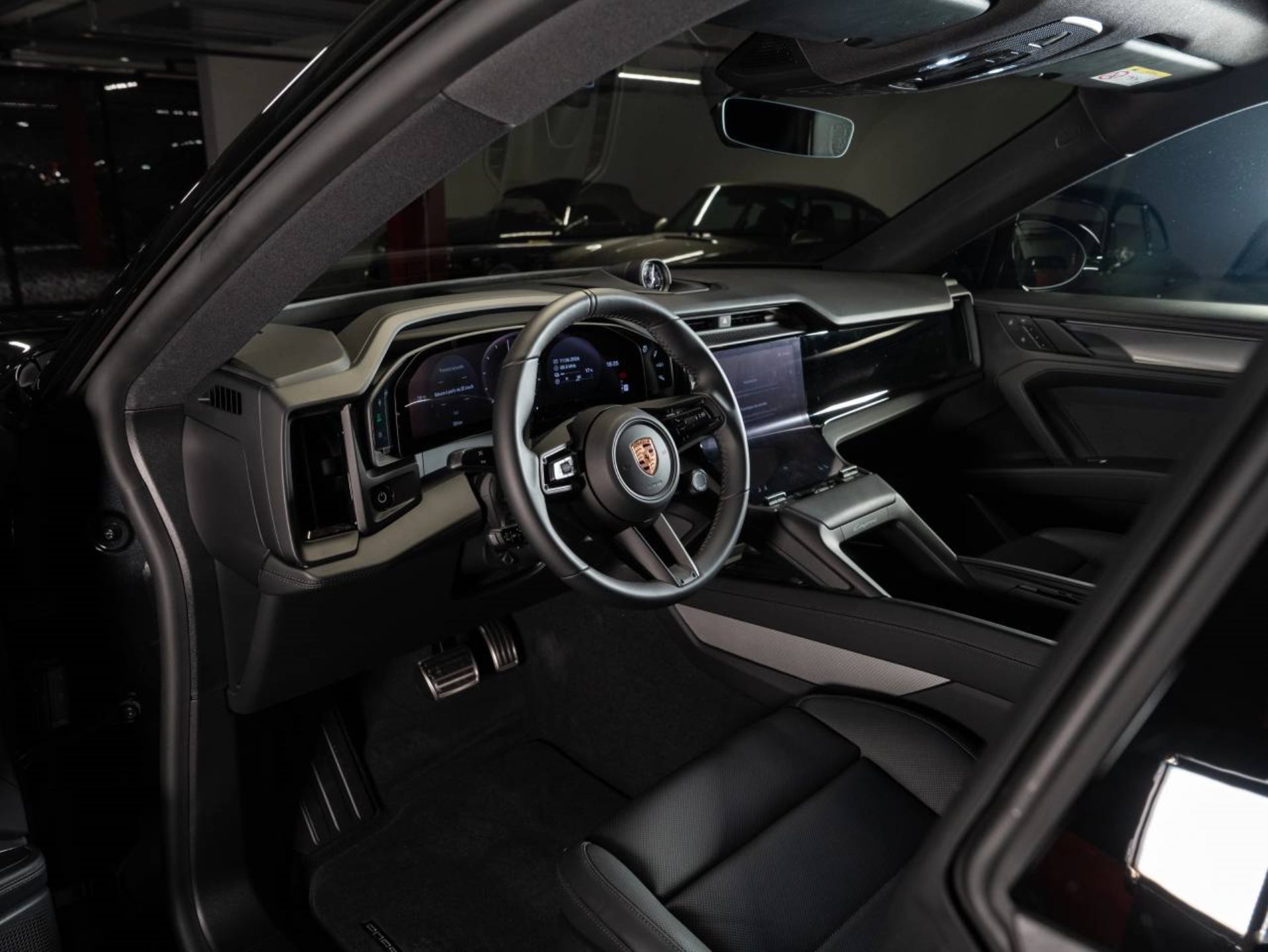 PORSCHE Cayenne Electric-image-6
