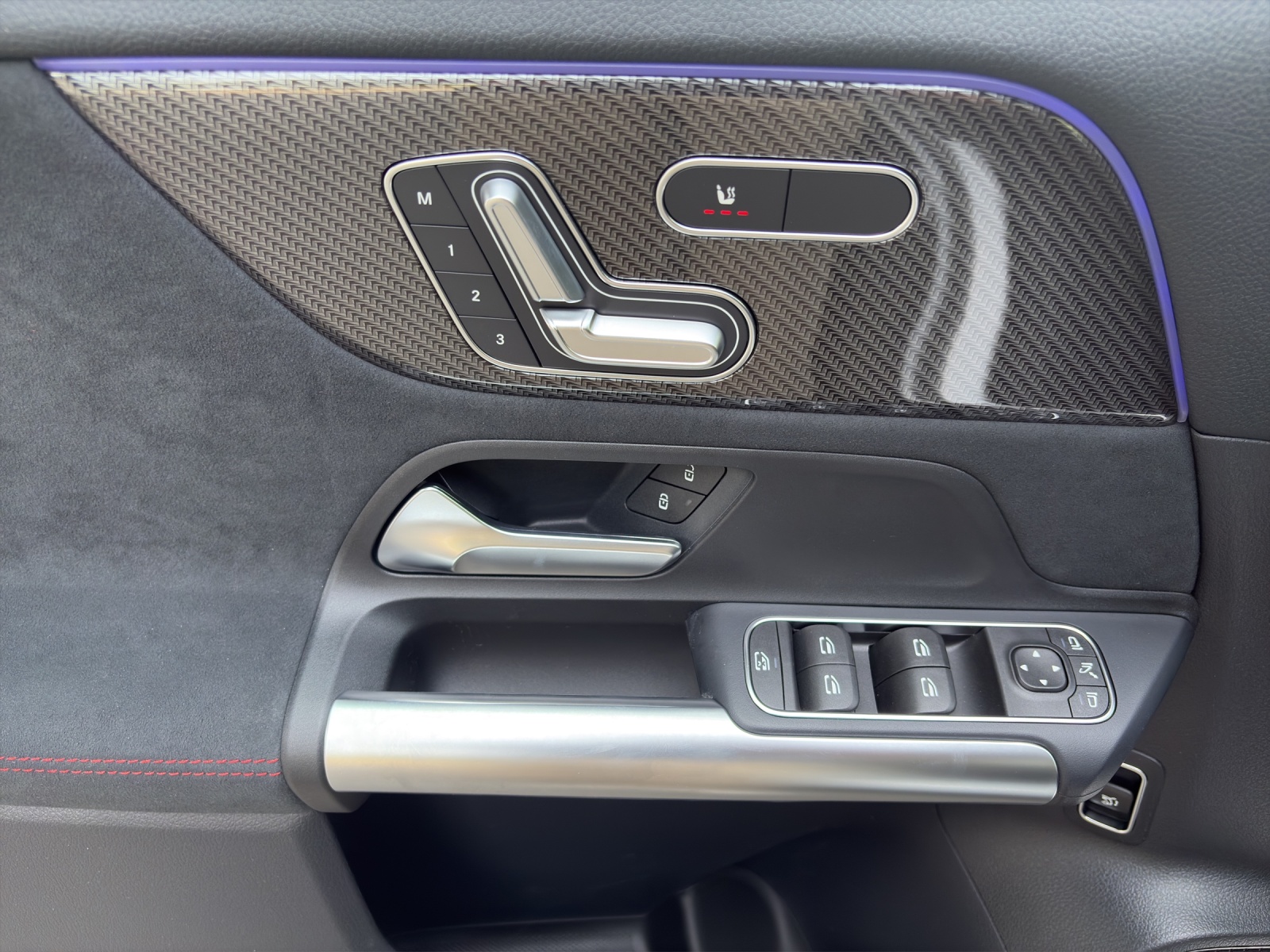 MERCEDES-BENZ GLA 220 4Matic 8G-DCT-image-12