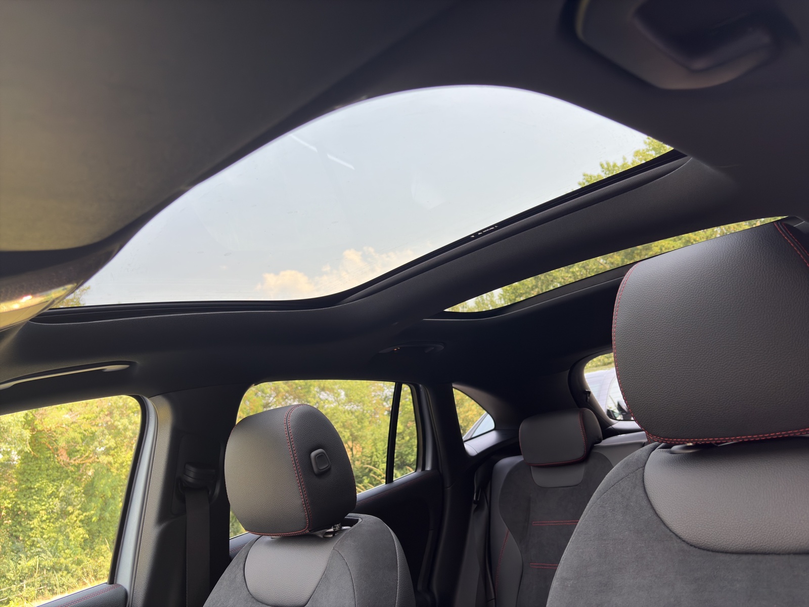 MERCEDES-BENZ GLA 220 4Matic 8G-DCT-image-11