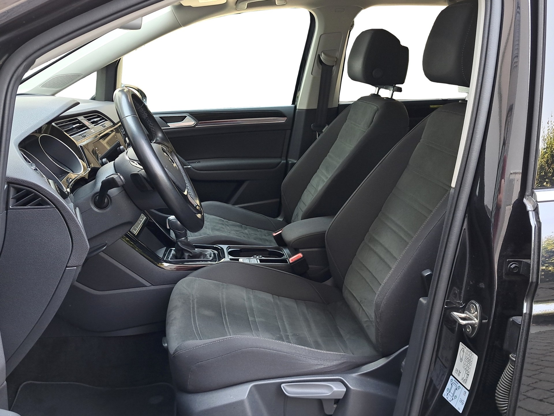 VW Touran 1.5 TSI EVO Highline DSG *7-Plätzer / Anhängerkupplung / App-Connect*-image-6