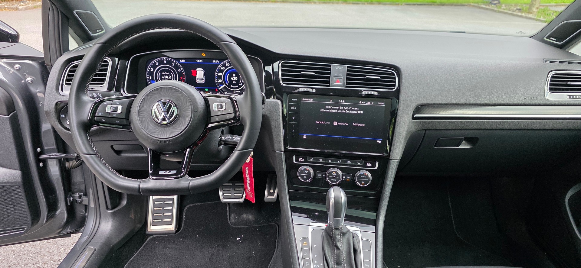 VW 2.0 TSI R 310 DSG 4motion-image-4