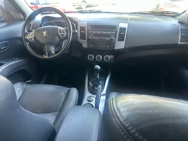 PEUGEOT 4007 2.2 HDi Platinum Edition-image-6