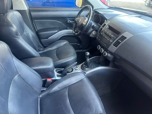 PEUGEOT 4007 2.2 HDi Platinum Edition-image-8
