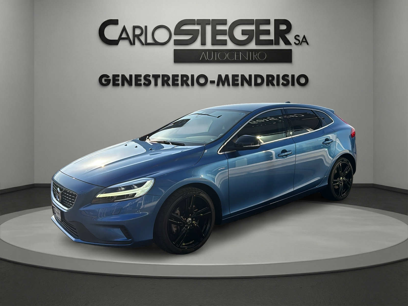 VOLVO V40 D2 Momentum R-Design Geartronic-image-0