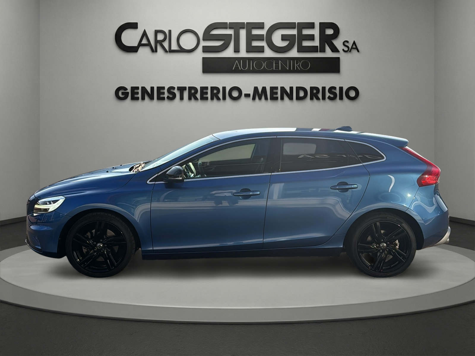 VOLVO V40 D2 Momentum R-Design Geartronic-image-2