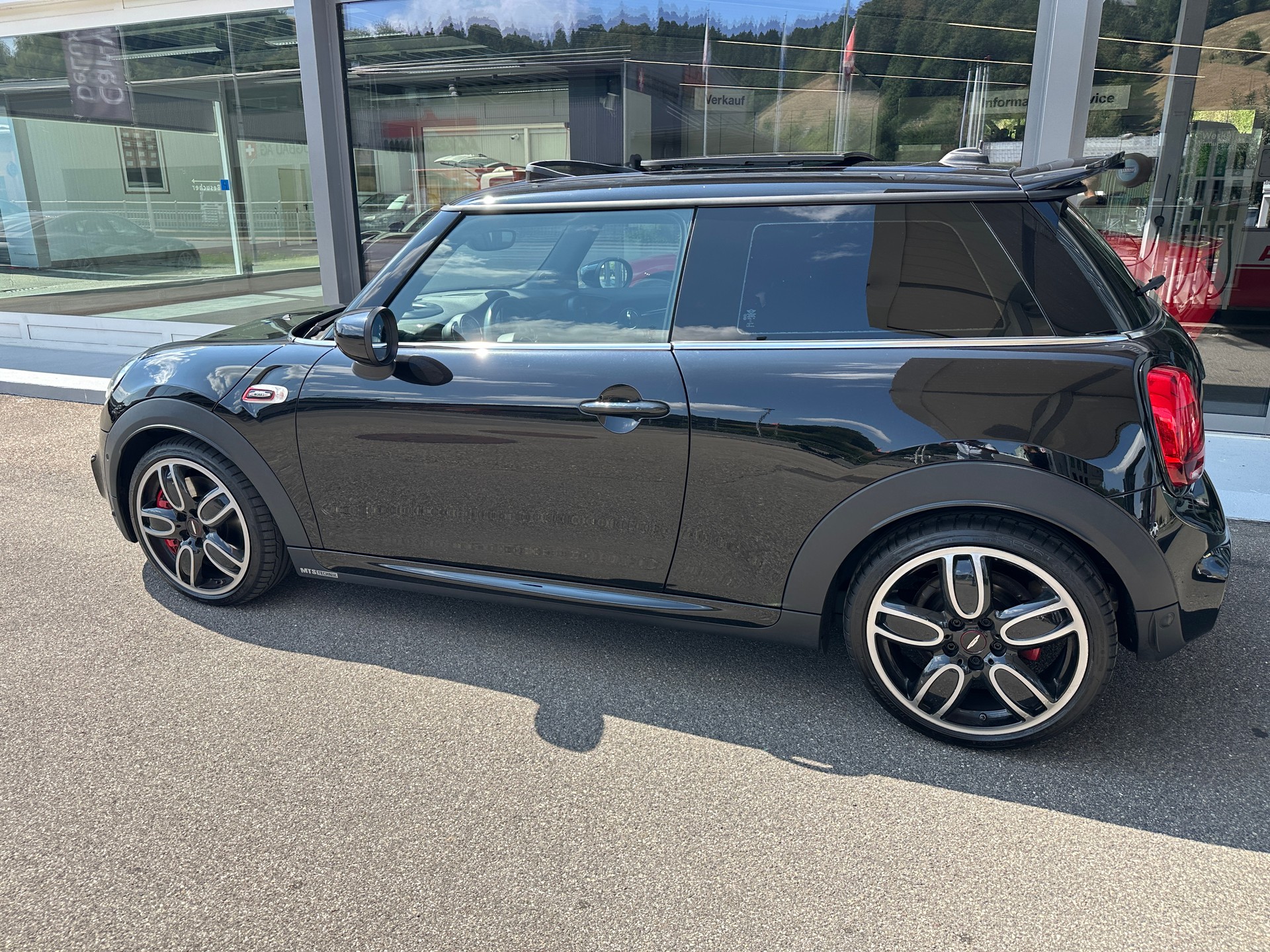 MINI Cooper John Cooper Works Steptronic-image-8