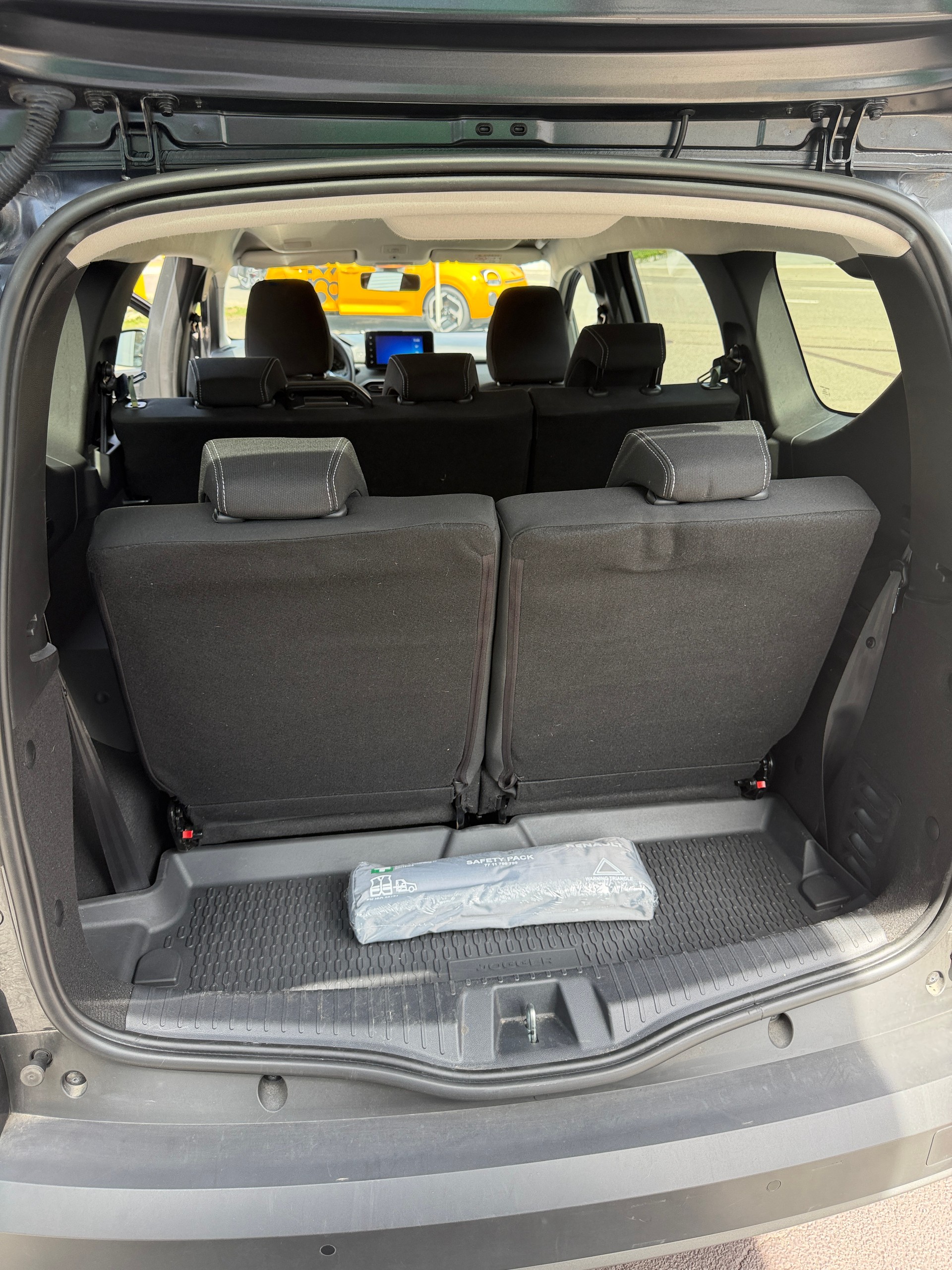 DACIA Jogger TCe 110 Extreme-image-4